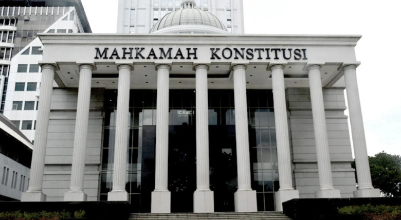 Gugatan “Umrah Mandiri” ke MK: Mencari Kepastian di Balik Ketidakpastian Hukum