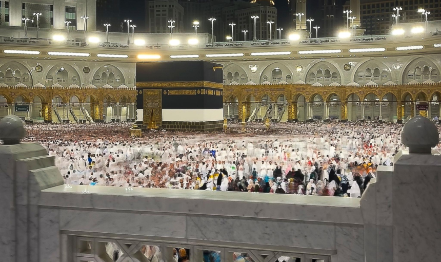 Ribuan Jemaah Padati Masjidil Haram pada Malam Pertama 10 Hari Terakhir Ramadan